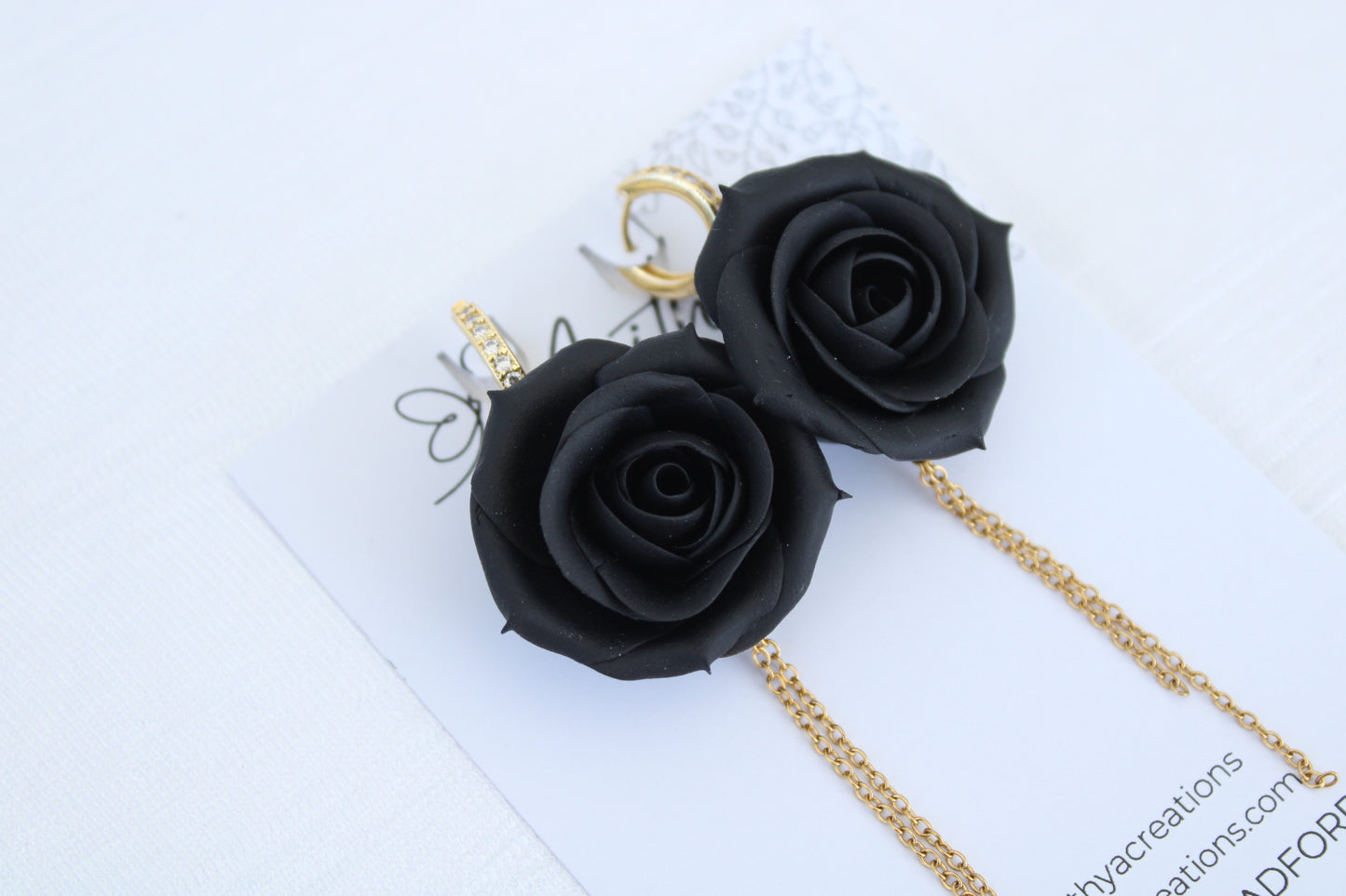 Small Black roses statement