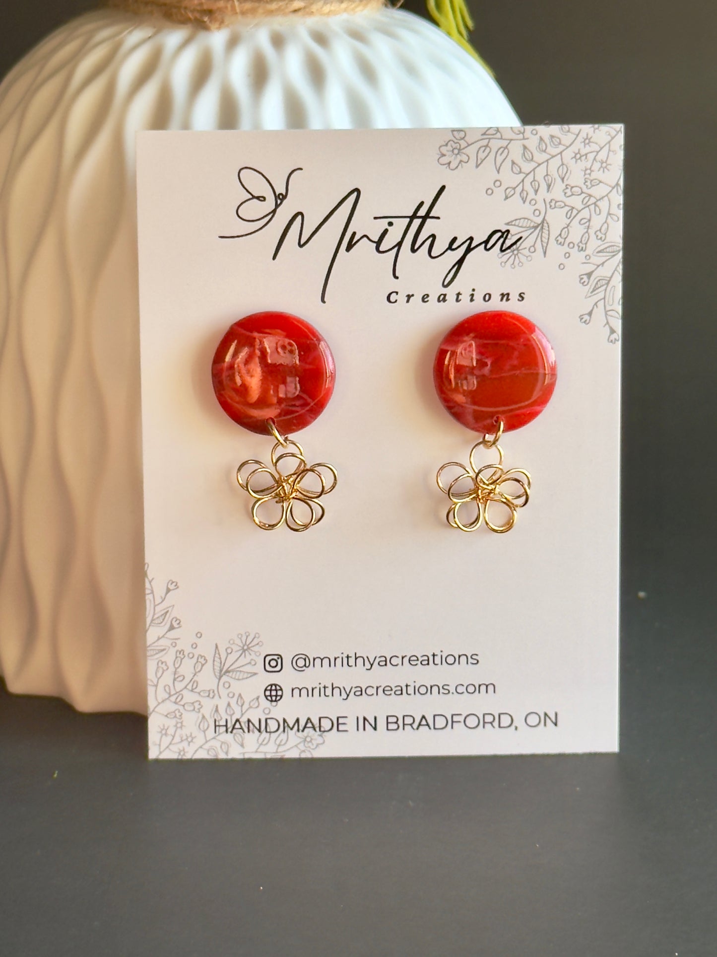 Scarlet dainty circle