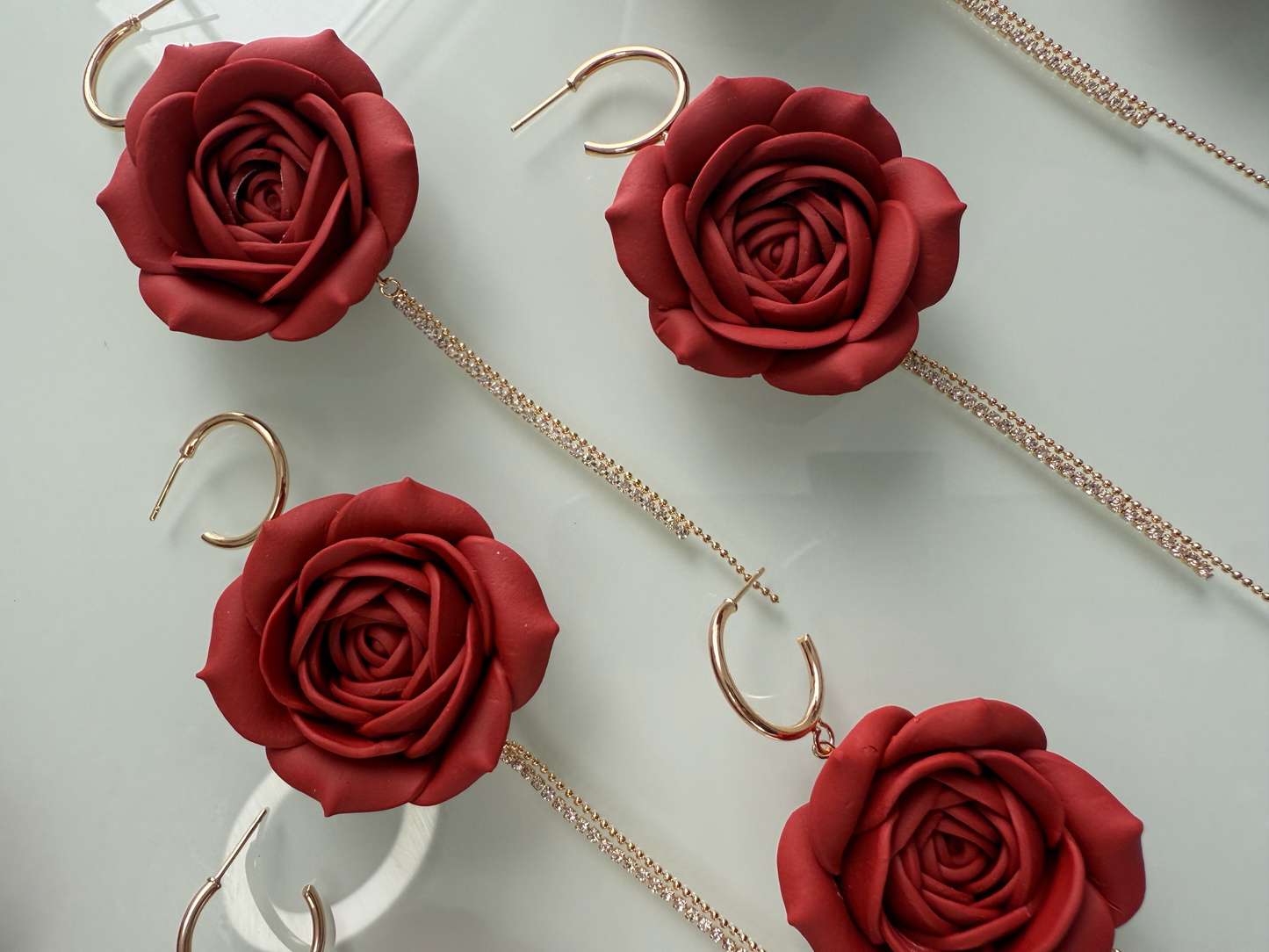 Red roses statement