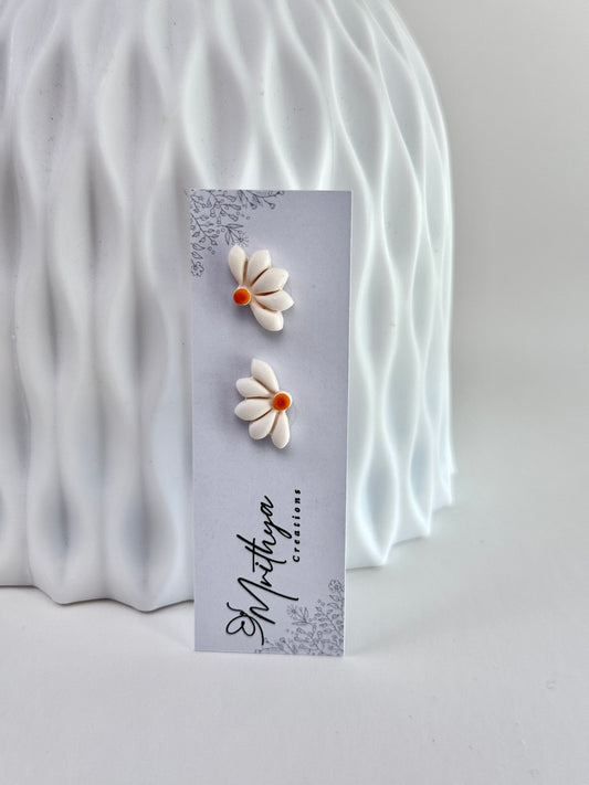 Half white daisy stud
