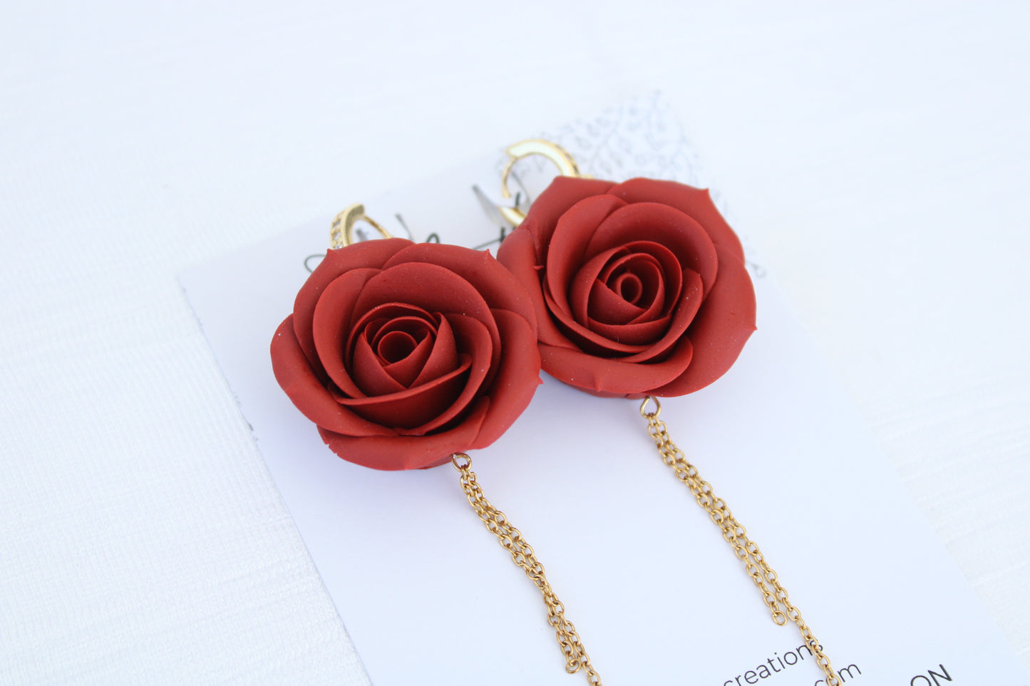 Small Red roses statement
