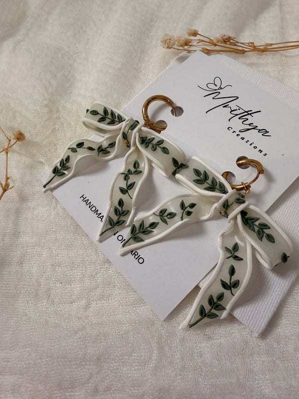 Leafy Sheer white bow