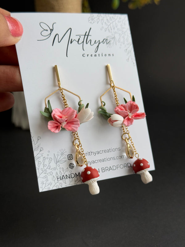 Dreamy Earrings w mushroom