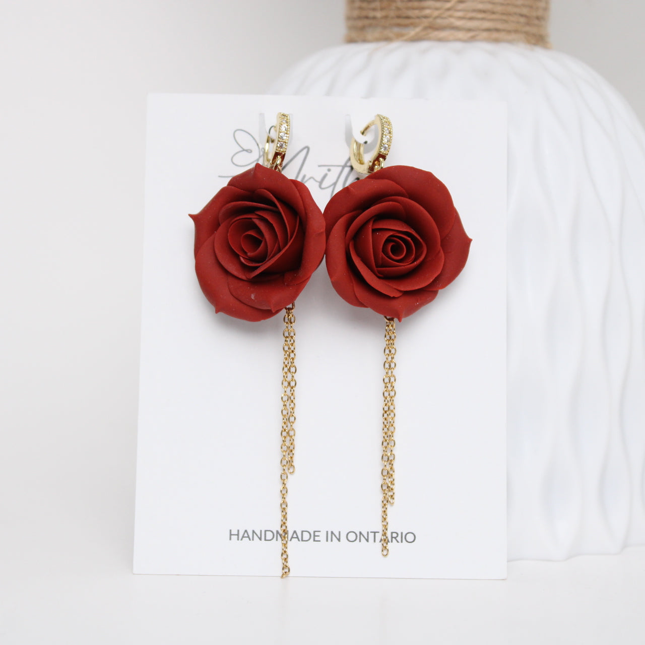 Small Red roses statement