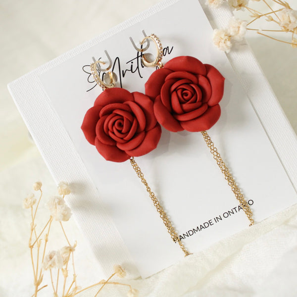 Small Red roses statement