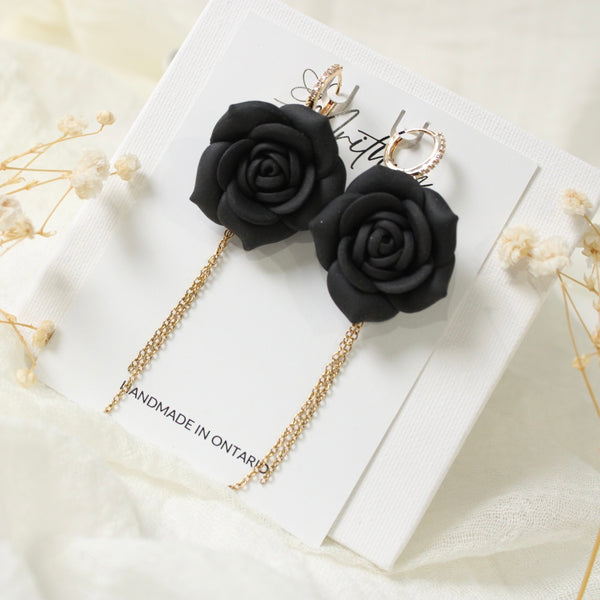 Small Black roses statement